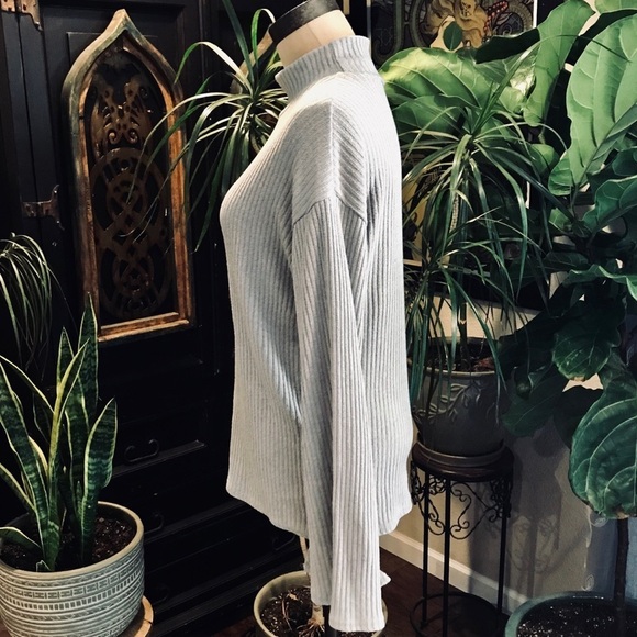 Grayson Ribbed mock neck bell sleeve gray top - Picture 6 of 8